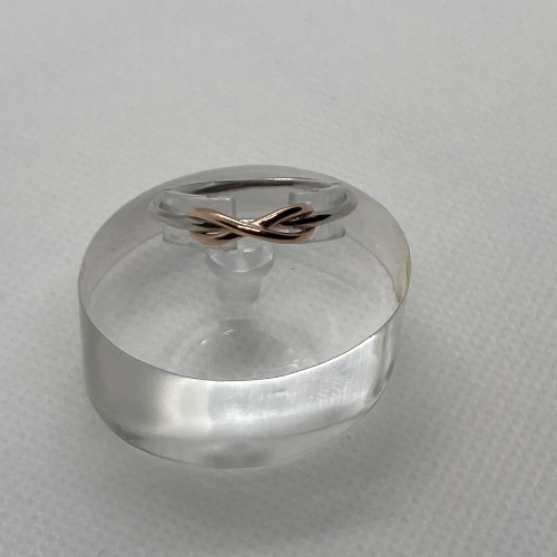 Two tone infinity band ring